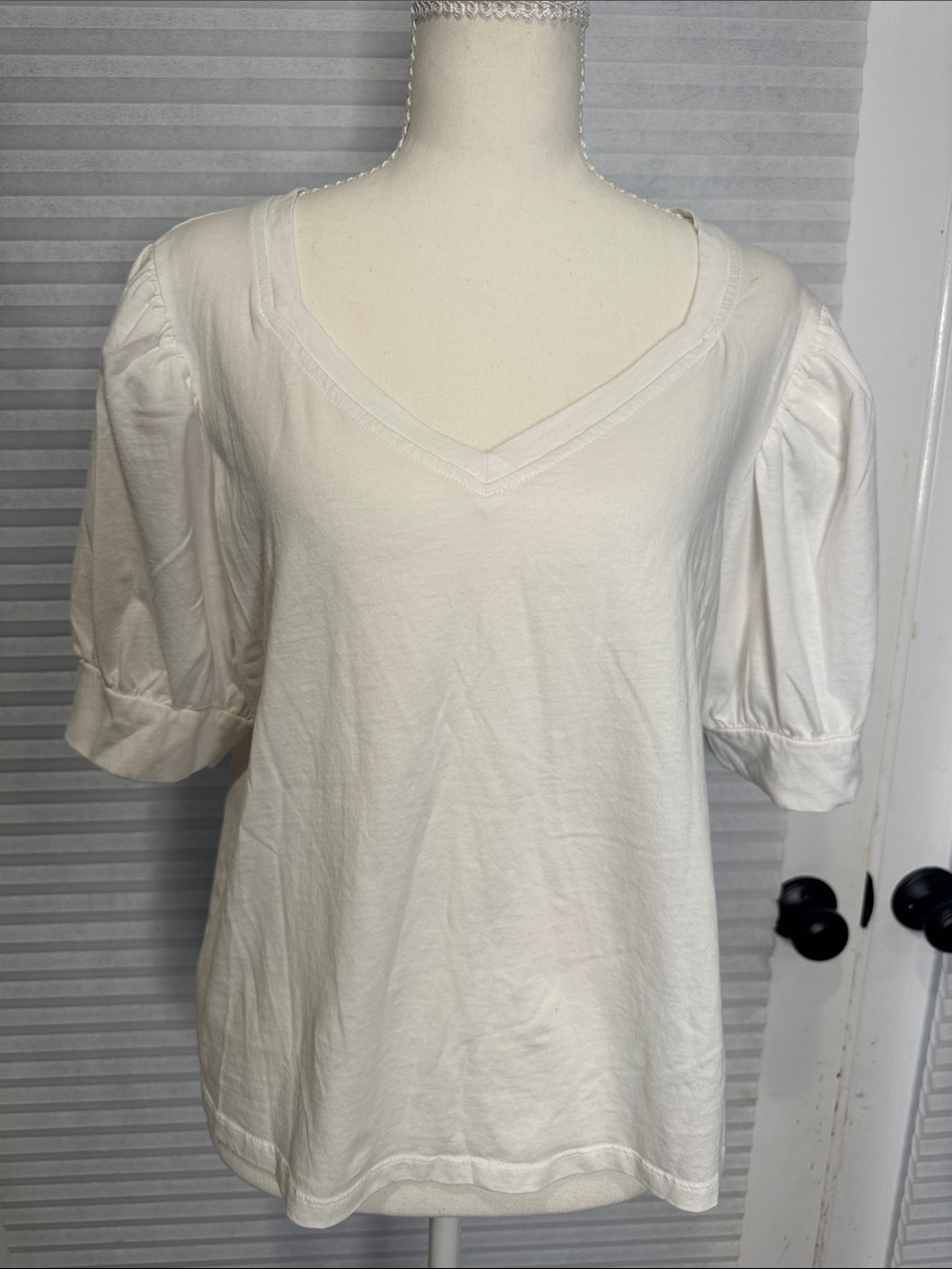 7 For All Mankind Cream V-Neck Puff Sleeve Tee 1268
